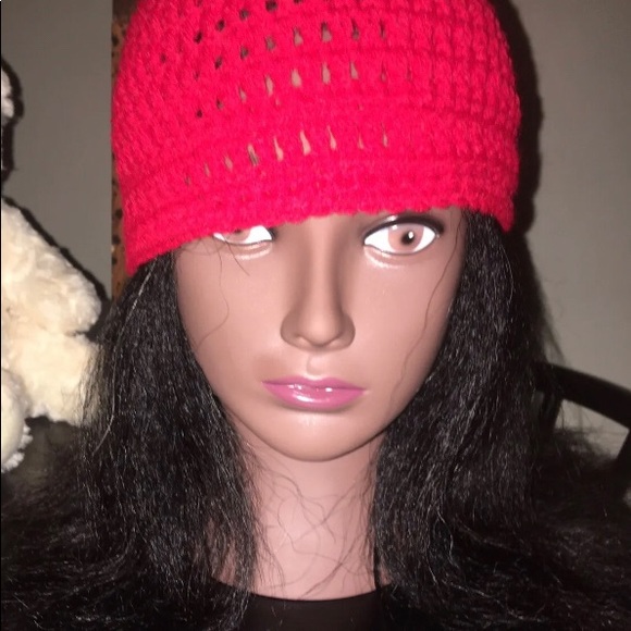 Crocheted cap - Red - Picture 3 of 7